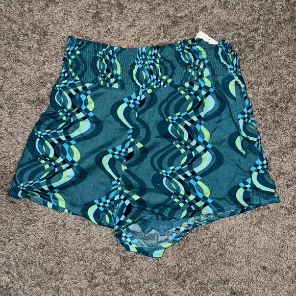 Shorts aren’t over - Picture 2 of 11